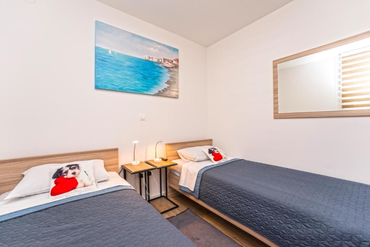 Relax Apartments Novalja Eksteriør bilde